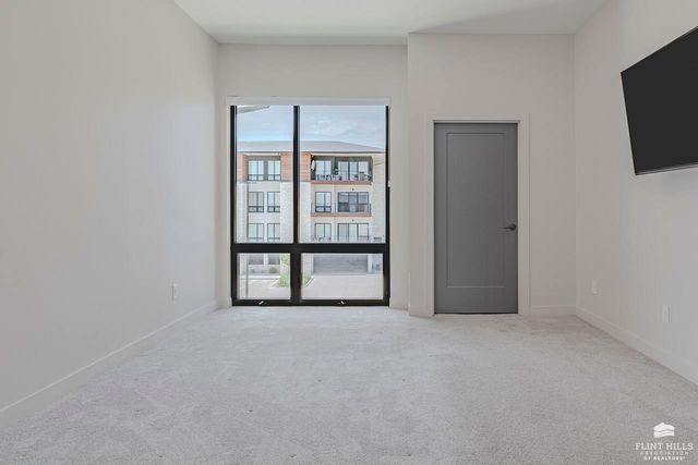 3022 Fieldhouse Circle, Manhattan, KS 66503