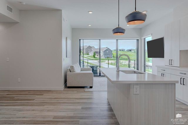 3022 Fieldhouse Circle, Manhattan, KS 66503