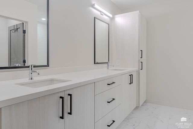 3022 Fieldhouse Circle, Manhattan, KS 66503