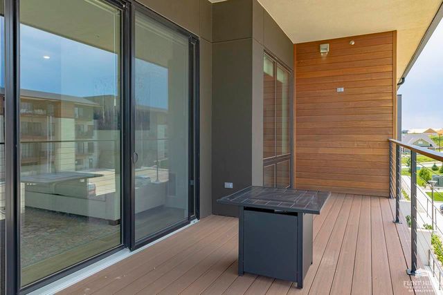 3022 Fieldhouse Circle, Manhattan, KS 66503