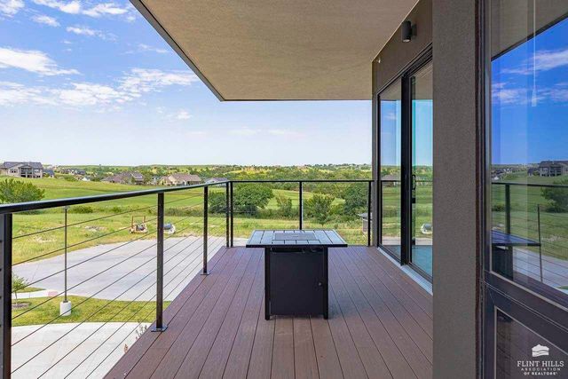 3022 Fieldhouse Circle, Manhattan, KS 66503