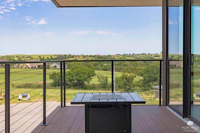 3022 Fieldhouse Circle, Manhattan, KS 66503