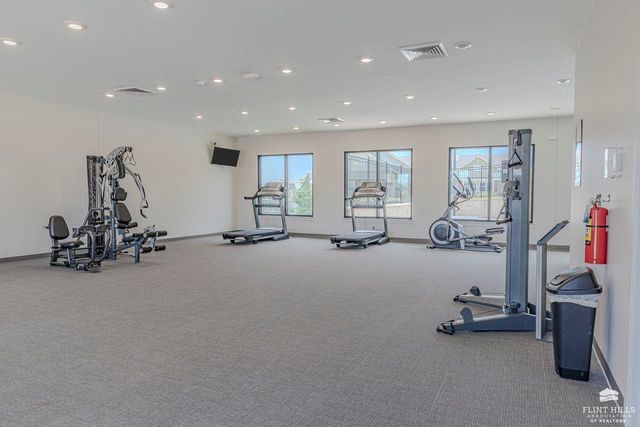 3022 Fieldhouse Circle, Manhattan, KS 66503