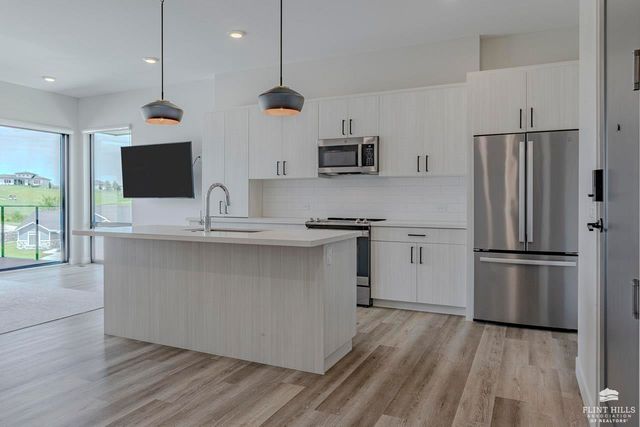 3022 Fieldhouse Circle, Manhattan, KS 66503