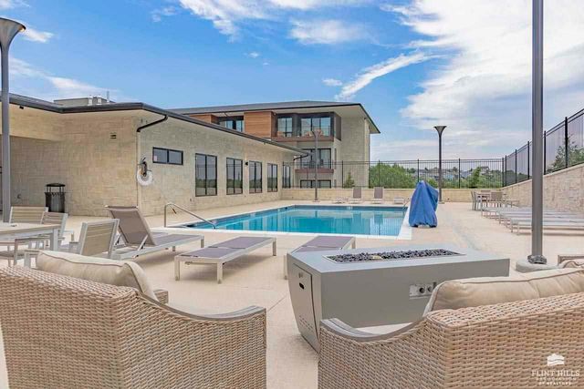 3022 Fieldhouse Circle, Manhattan, KS 66503