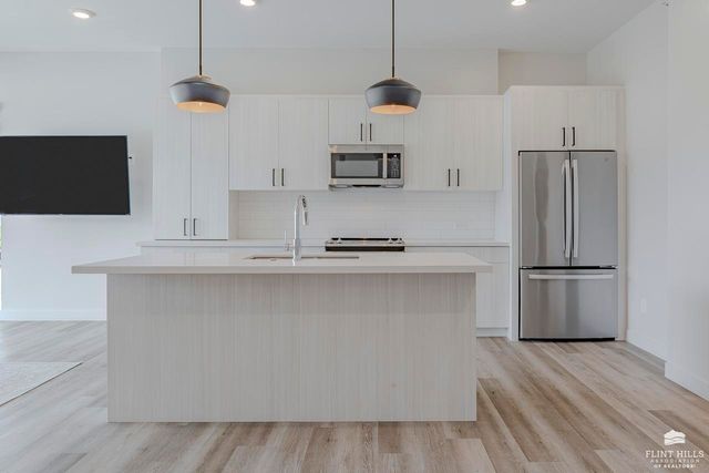 3022 Fieldhouse Circle, Manhattan, KS 66503