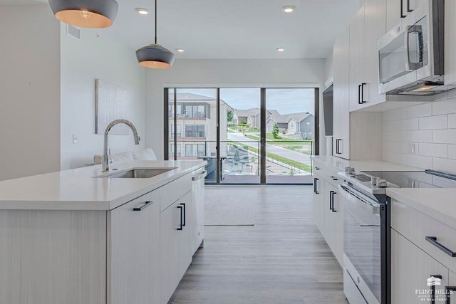 3022 Fieldhouse Circle, Manhattan, KS 66503