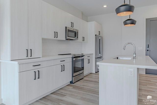 3022 Fieldhouse Circle, Manhattan, KS 66503