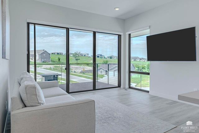 3022 Fieldhouse Circle, Manhattan, KS 66503