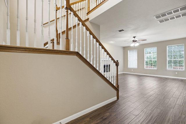 2021 Woodglen DR, Round Rock, TX 78681