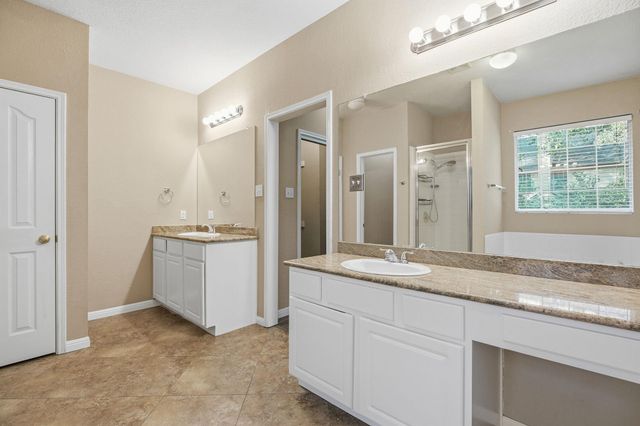 2021 Woodglen DR, Round Rock, TX 78681