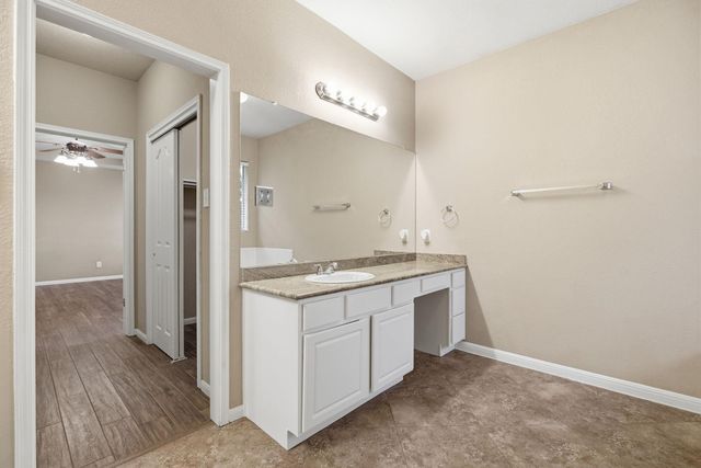 2021 Woodglen DR, Round Rock, TX 78681