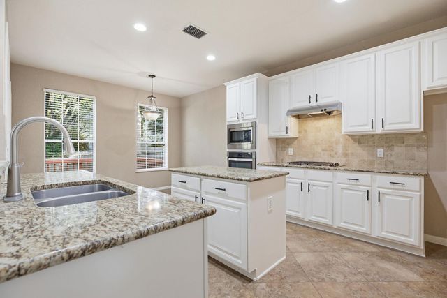 2021 Woodglen DR, Round Rock, TX 78681