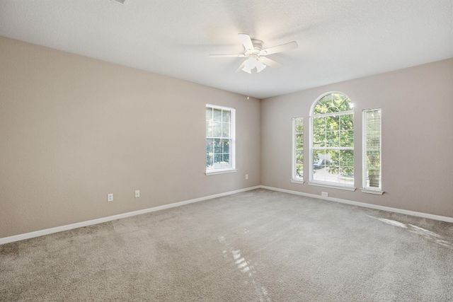 2021 Woodglen DR, Round Rock, TX 78681