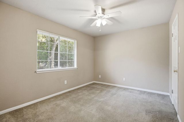 2021 Woodglen DR, Round Rock, TX 78681