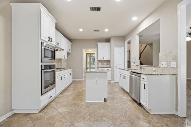 2021 Woodglen DR, Round Rock, TX 78681