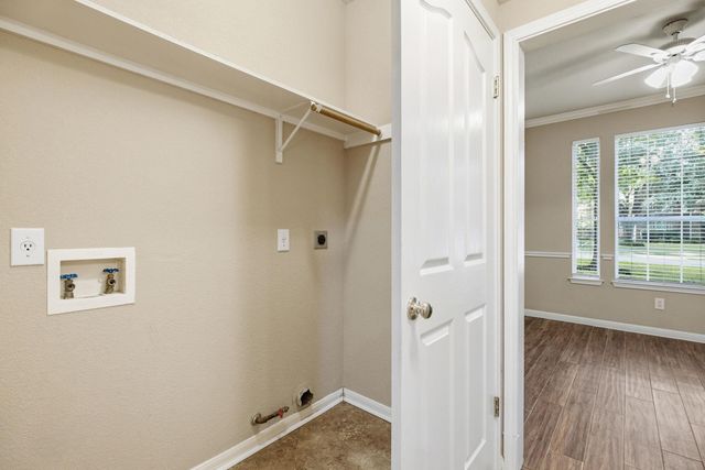 2021 Woodglen DR, Round Rock, TX 78681
