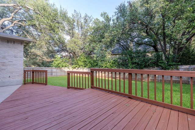 2021 Woodglen DR, Round Rock, TX 78681