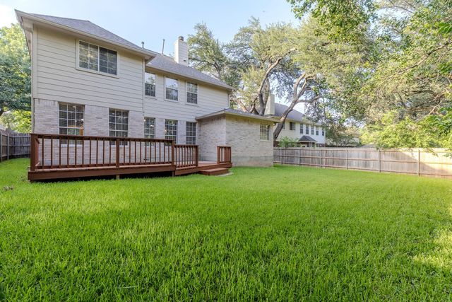 2021 Woodglen DR, Round Rock, TX 78681