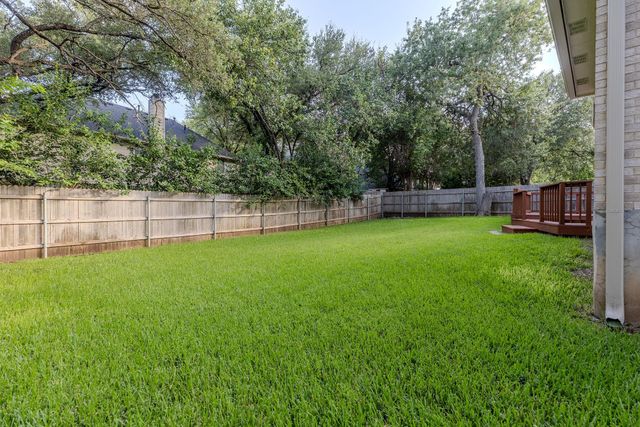 2021 Woodglen DR, Round Rock, TX 78681