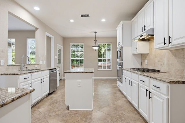 2021 Woodglen DR, Round Rock, TX 78681