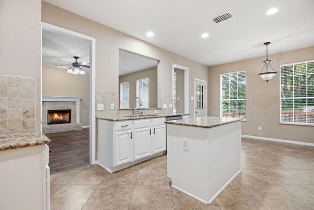 2021 Woodglen DR, Round Rock, TX 78681