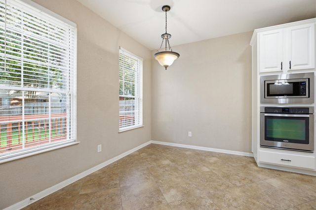 2021 Woodglen DR, Round Rock, TX 78681