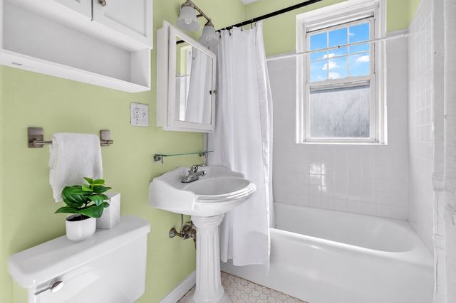 1945 Commonwealth Ave 62, Boston, MA 02135
