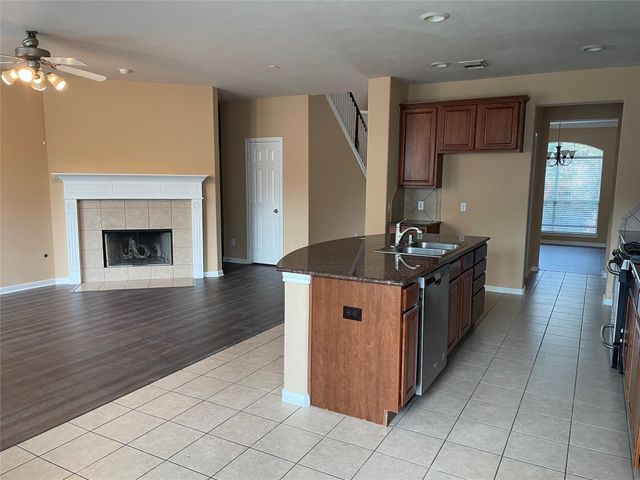130 S Spinning Wheel Circle, The Woodlands, TX 77382