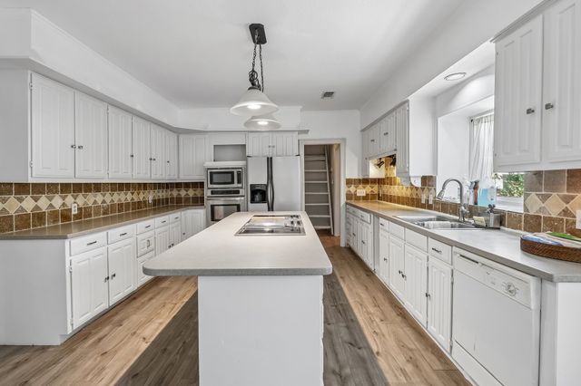 3108 Wingren Road, Irving, TX 75062