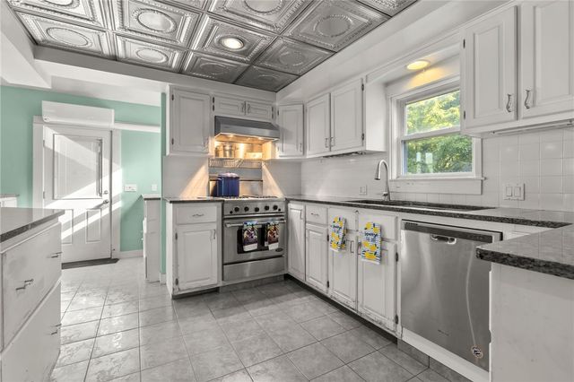 26 Fairview Avenue, Cranston, RI 02905