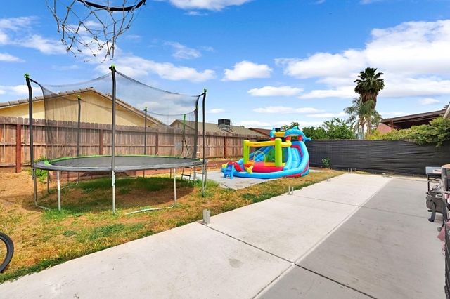 1402 N Bush Avenue, Fresno, CA 93727