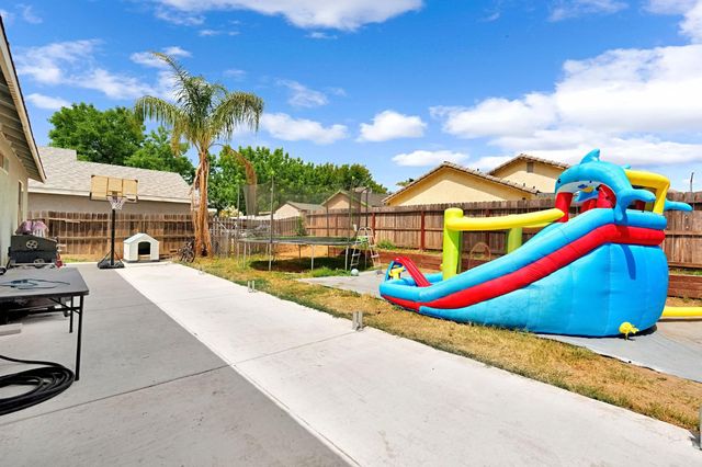 1402 N Bush Avenue, Fresno, CA 93727