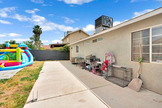1402 N Bush Avenue, Fresno, CA 93727