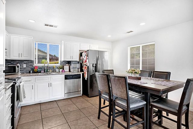 1402 N Bush Avenue, Fresno, CA 93727