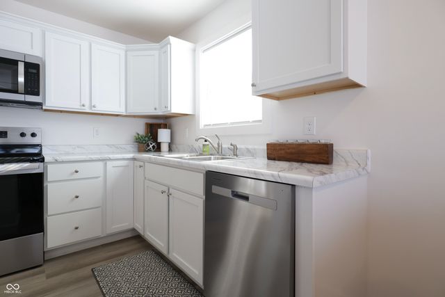 1572 W Paula Drive, Columbus, IN 47201