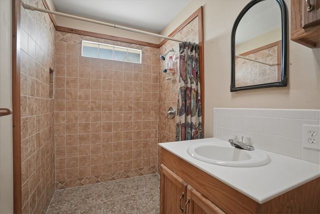 731 County Road 325, George West, TX 78022
