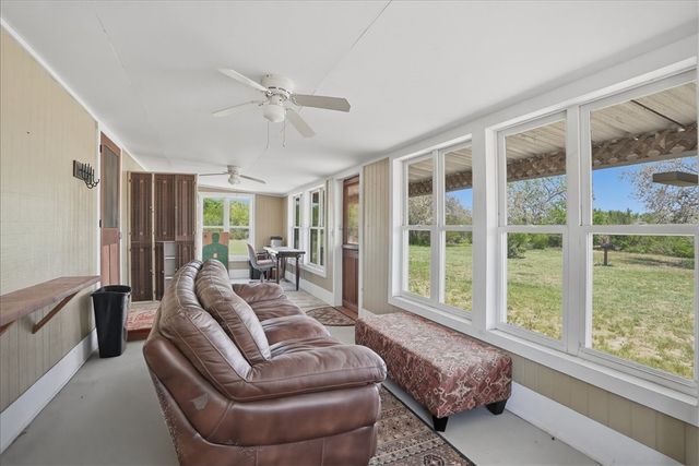 731 County Road 325, George West, TX 78022