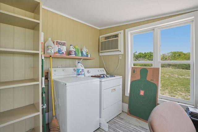 731 County Road 325, George West, TX 78022