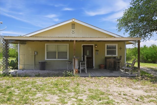 731 County Road 325, George West, TX 78022