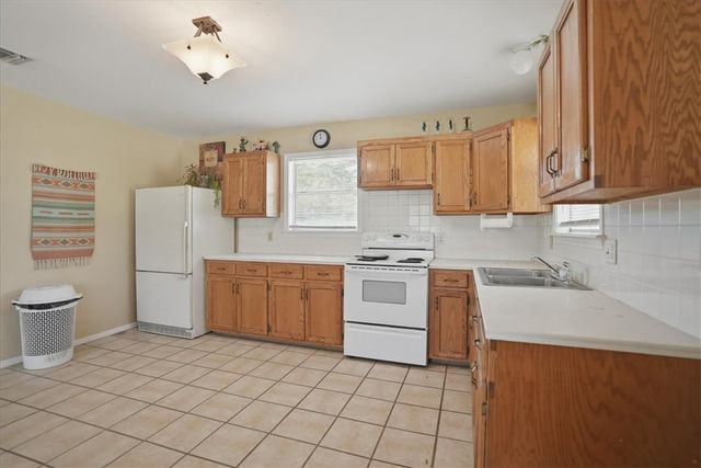 731 County Road 325, George West, TX 78022