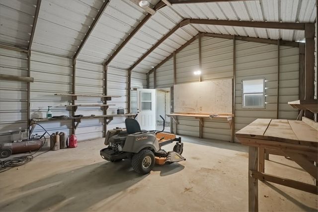 731 County Road 325, George West, TX 78022