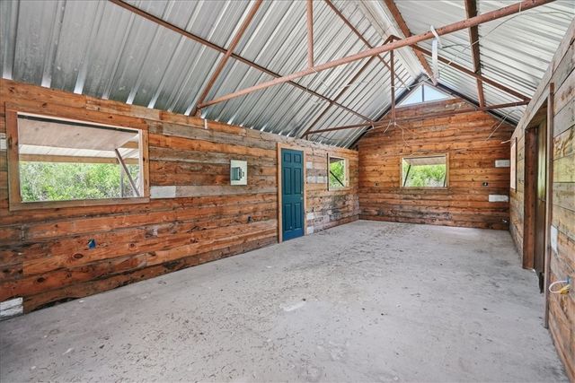 731 County Road 325, George West, TX 78022