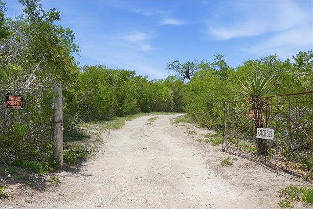 731 County Road 325, George West, TX 78022