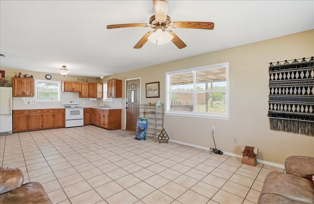 731 County Road 325, George West, TX 78022
