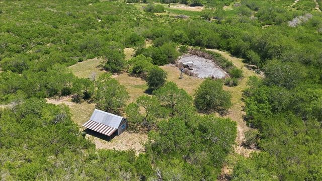 731 County Road 325, George West, TX 78022