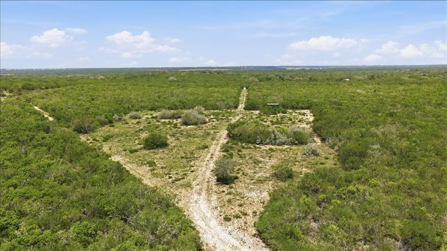 731 County Road 325, George West, TX 78022
