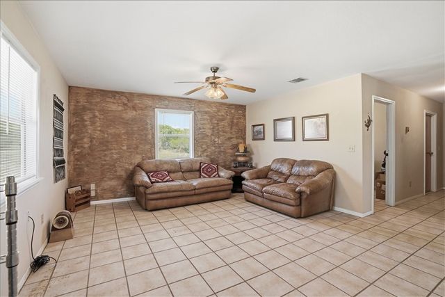 731 County Road 325, George West, TX 78022