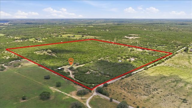 731 County Road 325, George West, TX 78022