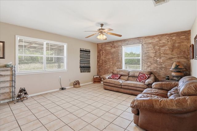 731 County Road 325, George West, TX 78022